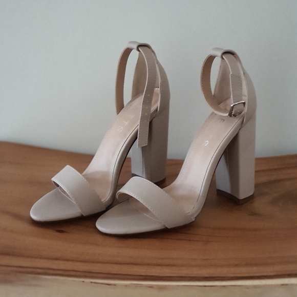 Betts Ollie Block Heels - Picture 6 of 11
